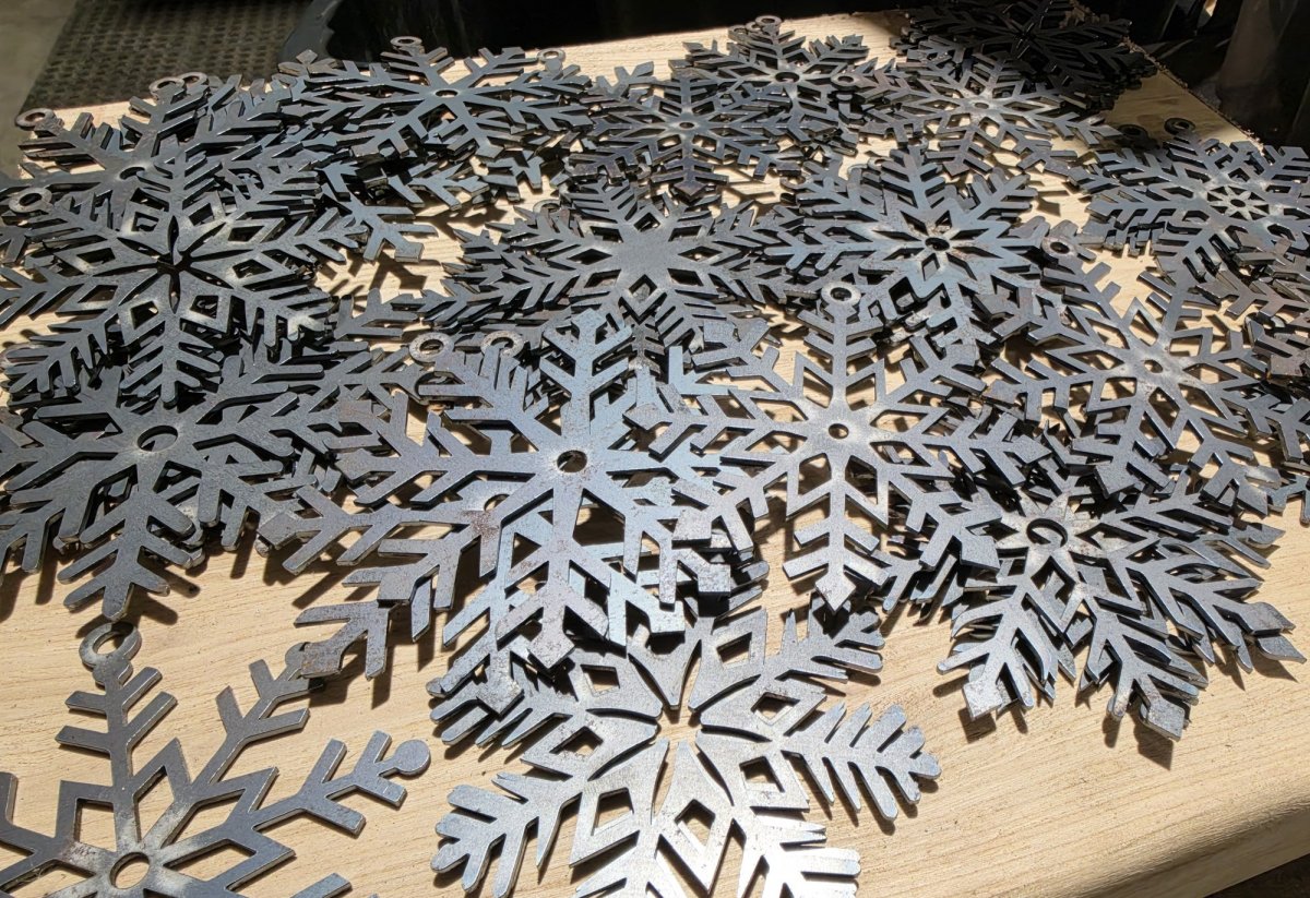 Assorted Snowflake Metal Christmas Ornament (Random Design)